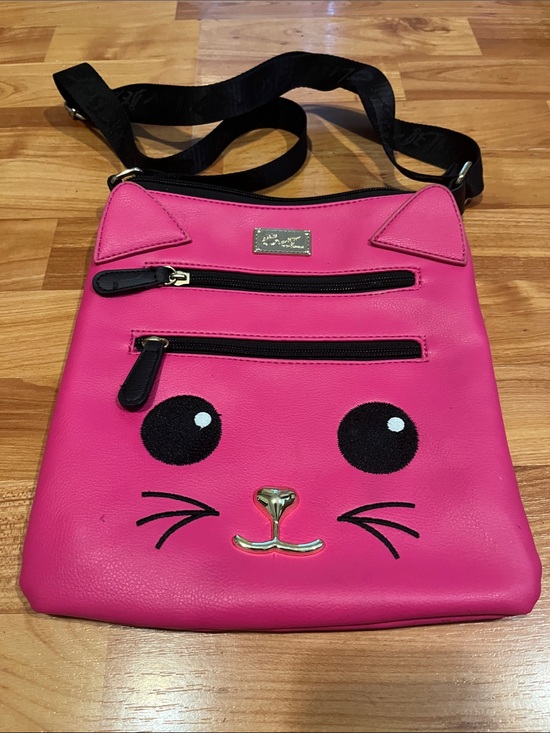 Betsey Johnson Handbags - Pink Betsey Johnson Cat Crossbody Bag 🐈‍⬛💕
